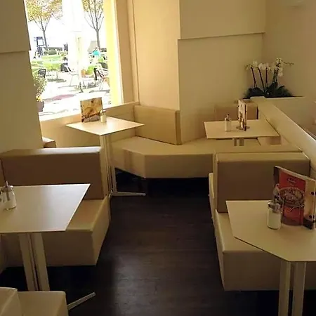 Strandcafe Dischinger فندق 2*